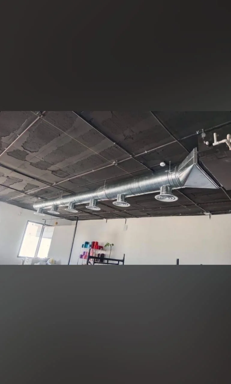 Exposed spiral duct with round air diffusers